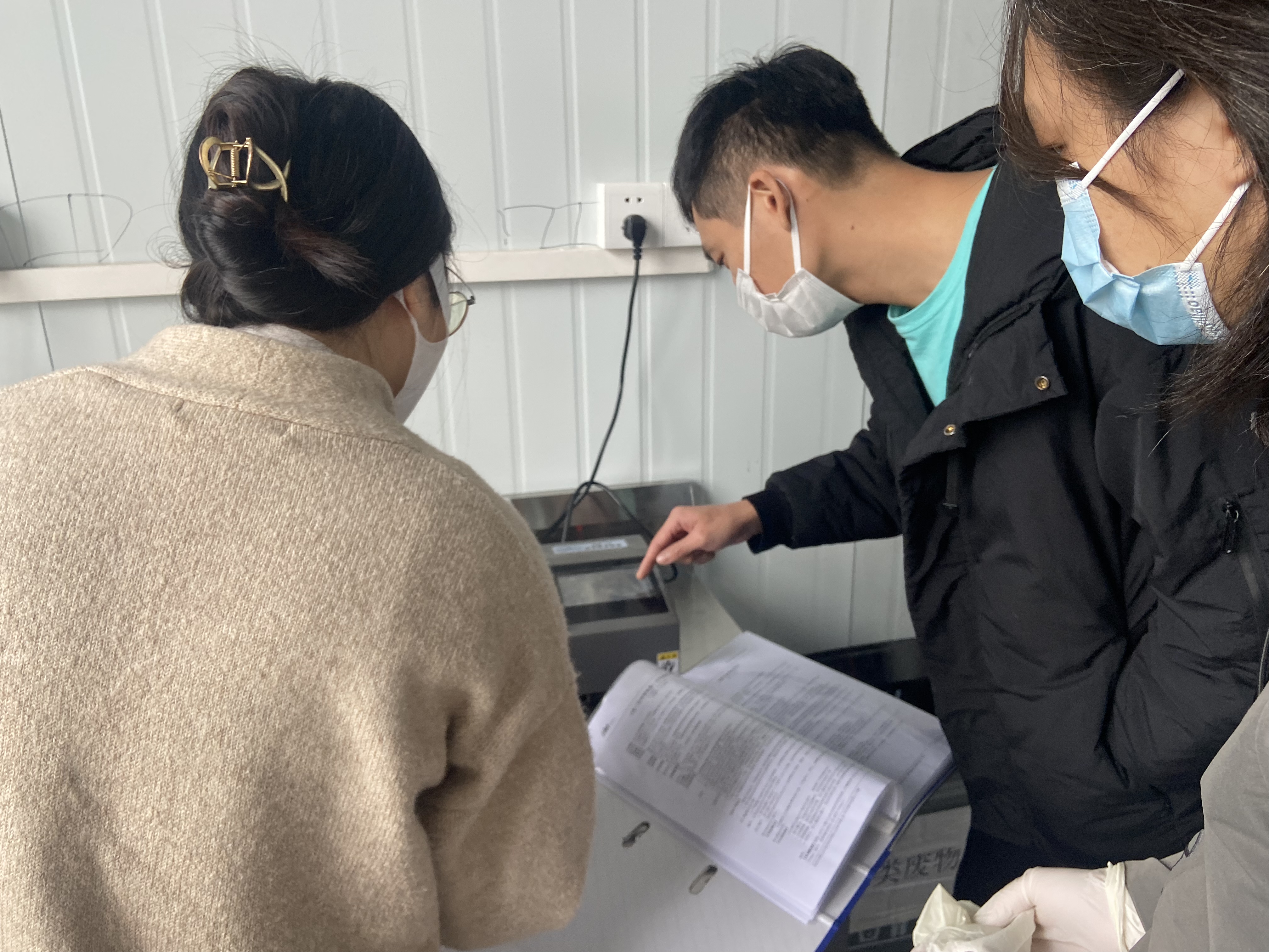 江門新會(huì)某電鍍廠水質(zhì)多參數(shù)檢測儀裝機(jī)培訓(xùn)